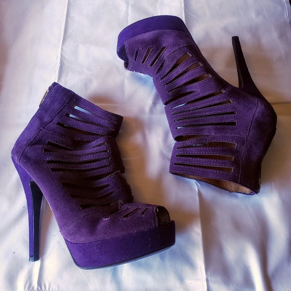 Purple suede zip back ankle heel/booties 7